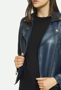 Chaqueta Clásica de Piel de Vaca para Mujer, Premium, Suave, Flexible, Transpirable, de Secado Rápido, Corte Entallado, Cómoda, Informal, Moderna - Product Image 6