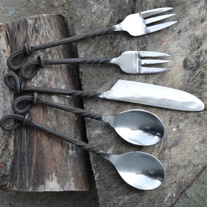 MORTAL SAGA Ensemble de couverts en acier inoxydable de style viking médiéval, forgé à la main, respectueux de l'environnement, avec poignée en corde noire - 5 pièces pour le camping en plein air - Product Image 1