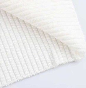 Cardigan respirant à col en V orné de perles pour homme, pull tricoté boutonné avec accents diamantés pour séances photo haute couture - Product Image 2