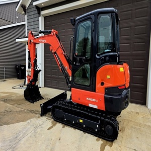 Miniexcavadora Kubota con consumo eficiente de combustible, alto rendimiento, controles sencillos y acceso conveniente al mantenimiento - Product Image 1