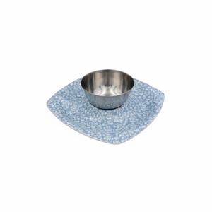 Plateau de service en métal en forme de feuille avec trois compartiments, compatible lave-vaisselle, design moderne pour les collations et les apéritifs, plateau à chips et sauce - Product Image 3