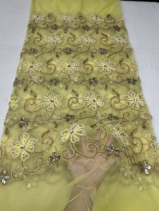 El clásico encanto étnico de la tela de encaje nigeriana auténtica con bordado y pedrería elaborada sobre un patrón floral para prendas de boda. - Product Image 3