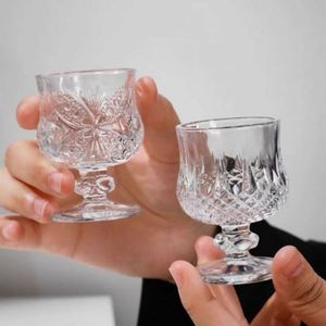 Verre à Shochu gravé vintage en gros, mini-gobelet à vin rétro européen embossé - Product Image 4
