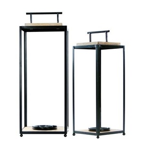 Vente en gros de lanternes en métal et en bois avec finition noire mate, style moderne, lanternes à bougies pour l'extérieur, fabrication artisanale personnalisée - Product Image 1