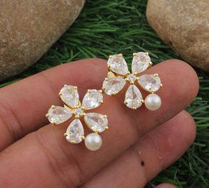 ต่างหูแบบติดหูชุบทองคุณภาพสูง ประดับเพชร CZ เกรด AAA ดีไซน์หรูหรา สำหรับงานแต่งงาน ขายส่งจากโรงงาน - Product Image 5