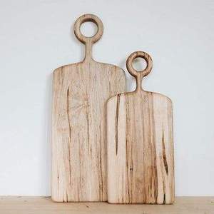 Planche à découper rectangulaire en bois avec poignée et trou de suspension, planche de service pour la cuisine - Product Image 2