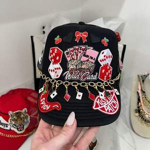 Parches Bordados de Diseño al por Mayor, Apliques de Tela Personalizados, Insignias Termoadhesivas para Chaquetas Casuales, Sombreros, Mochilas, Bolsos y Ropa - Product Image 1