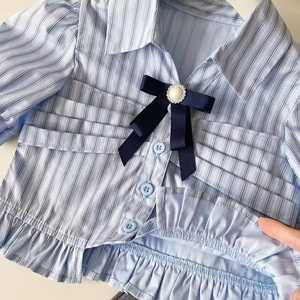 เสื้อเชิ้ตแขนพองลายทางสไตล์วินเทจสำหรับเด็กผู้หญิงพร้อมชุดกระโปรงจีบและโบว์ - Product Image 4
