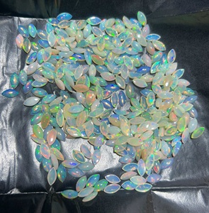 พลอยโอปอลขาวธรรมชาติทรงคาโบชอง Trimurti Gems |   เรนโบว์ไฟร์ มาร์ควิส และรูปทรงผสมผสาน |   พลอยหลวมขนาด 10-20 มม. สำหรับทำเครื่องประดับ - Product Image 3