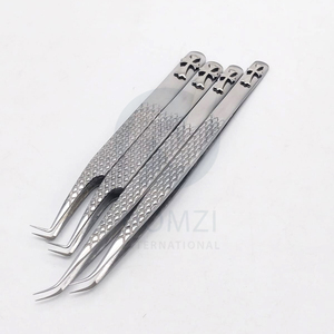 Pinzas para Pestañas de Acero Inoxidable Curvadas con Punta Negra de Fibra y Acabado Espejo, Sostenibles para Extensión de Pestañas, Puntiagudas y de Volumen - Product Image 6
