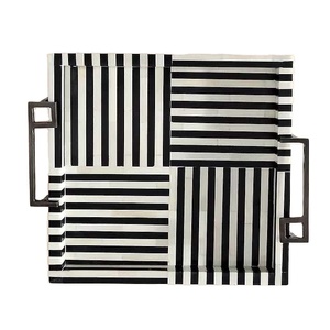 ถาดไม้ฝังลายโลโก้แบบกำหนดเอง ถาดเสิร์ฟลายไม้ฝังกระดูก ถาดไม้ทำมือแบบดั้งเดิมสำหรับร้านอาหาร โรงแรม และใช้ในบ้าน - Product Image 1