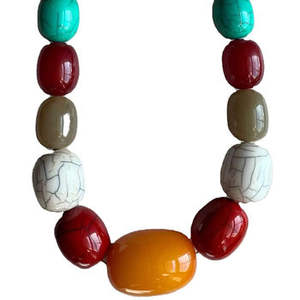 collar de resina hecho a mano - Product Image 1