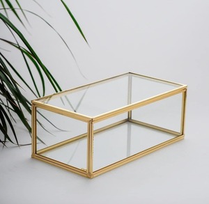 Boîte de rangement pour bijoux en verre carrée, aspect vintage, cadre en verre et laiton, boîtes de rangement pour montres faites à la main - Product Image 2