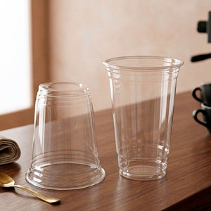 Vasos desechables de plástico de 95mm con tapas de fábrica de Vietnam, MOQ bajo, diseño de pared simple para bebidas frías y calientes, incluido el café helado - Product Image 1