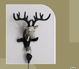 Gancho de pared decorativo negro con diseño de asta de ciervo, sin perforaciones, para llaves y toallas, con diseño de cabeza de animal distintivo - Product Image 1