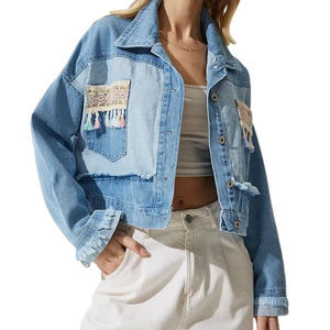 Blouson universitaire en jean pour femme, hiver, tendance, brodé tribal, orné de perles, déchiré, avec dentelle, coupe ample, bleu, vente en gros - Product Image 1
