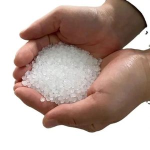Copos de PET clasificados listos para envío a granel con nivel de humedad y pureza consistentes - Product Image 1