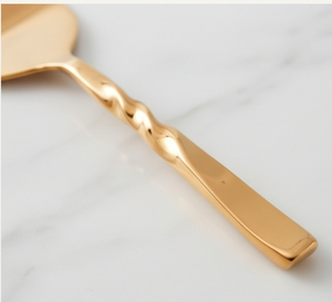 Juego de 2 espátulas y servidores para decoración de pasteles de acero inoxidable dorado con mangos retorcidos para uso doméstico y en fiestas - Product Image 2