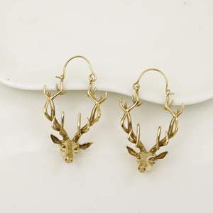 Boucles d'oreilles pendantes bohèmes en forme de tête de cerf plaquées or, style vintage, en alliage, unisexe, cadeau tendance - Product Image 3