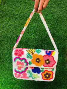 Sac à main décontracté en perles de verre colorées certifiées MS Handicraft, fait main en Inde, forme personnalisée - Product Image 3