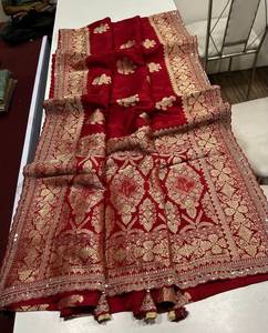 Sari Ruso de Algodón y Seda con Pallu Tejido y Borde Bordado, Borde Intrincado con Tejido Jari y Tejidos Jari Butta - Product Image 1