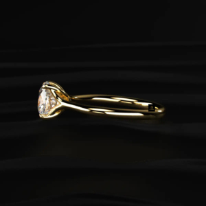 Anillo de diamante cultivado en laboratorio, corte cojín, solitario, con tallo dividido, en oro, plata, amarillo, blanco, rosa, con brillo deslumbrante y brillantez sostenible. - Product Image 3