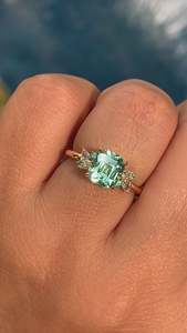 Anillo de Topacio para Mujer, Corte Cojín, Engaste de Garras, Estilo Geométrico Clásico, Anillo de Compromiso con Gema - Product Image 2