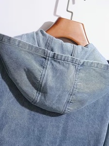 เสื้อแจ็คเก็ตยีนส์ผู้ชายสำหรับฤดูใบไม้ร่วง ผ้าฝ้าย 100% กันลม ระบายอากาศได้ดี ปกคอพับได้ สไตล์ลำลอง หนา สีพื้น มีกระเป๋า - Product Image 3