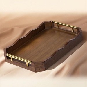 Plateau de rangement en bois artisanal moderne et écologique avec poignées en métal doré, compatible lave-vaisselle, plateau de service multifonctionnel pour la maison - Product Image 1