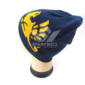 Bonnet en tricot jacquard unisexe avec motif animalier en bleu marine et jaune pour un usage décontracté en extérieur, taille adulte 56-58 cm - Product Image 2