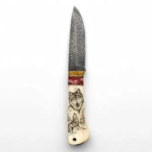 Couteau utilitaire artisanal en acier Damas avec gravure de loup en scrimshaw, manche en os de chameau, qualité DIY, OEM disponible - Product Image 5