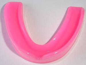 ที่ครอบฟันพีวีซีคุณภาพสูง ปรับแต่งได้ ใช้ได้ทั้งแบบเดี่ยว/คู่ ปลอดภัยต่อสุขอนามัย เป็นมิตรกับสิ่งแวดล้อม เกรดสำหรับอาหาร บรรจุในกล่องสีสันสดใส เหมาะสำหรับ MMA มวยไทย - Product Image 5