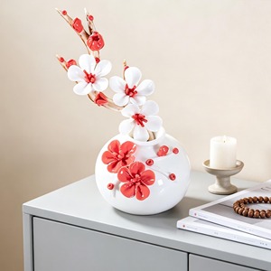 Jarrón de Porcelana Blanca con Diseño de Flor de Ciruelo Roja, Decoración de Mesa, Estilo Zen Asiático, Jarrón de Cerámica Esmaltada - Product Image 1