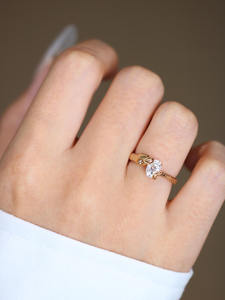 Anillo de Serpiente de Oro Sólido de 14K con 0.75ct de Diamante Cultivado en Laboratorio, Banda Texturizada con Diseño Único Inspirado en Reptiles - Product Image 5