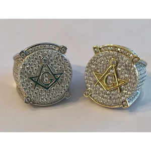 Bague carrée et compas pour homme franc-maçon avec diamants pavés de laboratoire plaqués argent et or - Product Image 1