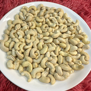 Trusted Factory SANTIGO Cashew Vacuum Packed Cashew <b>Nuts</b> Kaju <b>Nuts</b> Exported Worldwide - Product Image 1
