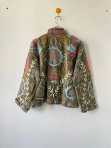 Elegante Chaqueta de Terciopelo para Mujer, Bordada con Motivos Florales, Diseño Multicolor, Estilo Boho Chic - Product Image 4