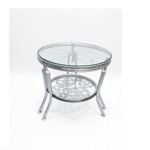 Table basse industrielle en verre trempé avec cadre en fer fait main, plateau en roue de vélo et base à engrenages, mobilier moderne pour salon - Product Image 5