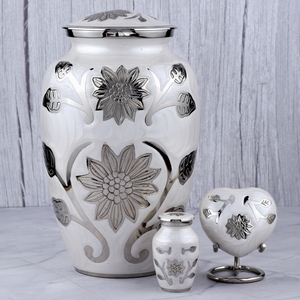 Urna funeraria de latón para adultos con patrón de hojas rojas y doradas, superficie pulida para cenizas humanas, urna conmemorativa. - Product Image 2