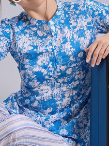 Robe décontractée plissée à la taille avec boutons, imprimée à la main, motif floral, pour femme – Meilleures ventes – Pantalons et jupes pour femme - Product Image 4