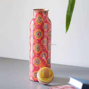 Elegante botella de agua de cobre con diseño de esmalte impreso, trabajo floral hecho a mano para un estilo de vida sostenible respetuoso con el medio ambiente - Product Image 2