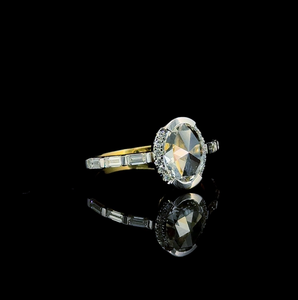 Anillo de Compromiso con Halo de Diamantes Cultivados en Laboratorio con Corte Ovalado y Piedras Laterales de Baguette, Anillo de Boda de Lujo de Oro Sólido - Product Image 3