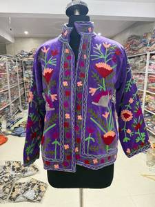 Chaqueta de terciopelo floral bordada a mano para mujer, cuello mandarín, manga larga, estilo étnico de otoño, regalo para ella - Product Image 1