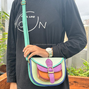 Bolso de cuero hecho a mano, bolso de cuero reciclado, correa de hombro de cuero colorido, bolso de mujer, bolso cruzado de tamaño medio - Product Image 2