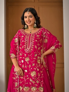 Elegante conjunto de lehenga choli de seda chinnon pesada con bordado de lentejuelas, mangas largas, ropa étnica festiva para bodas, para mujeres. - Product Image 4