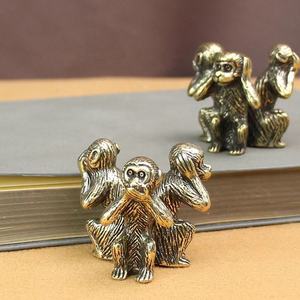 Figurine de singe en aluminium de qualité supérieure, pièce décorative faite à la main avec finition résistante à la rouille pour la décoration du salon, de l'hôtel et du bureau - Product Image 3