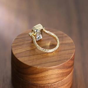 Anillo de Compromiso y Boda con Diamante Cultivado en Laboratorio, Corte Esmeralda, 3.50 Quilates, Oro Amarillo de 14k, Joyería para Regalo - Product Image 6