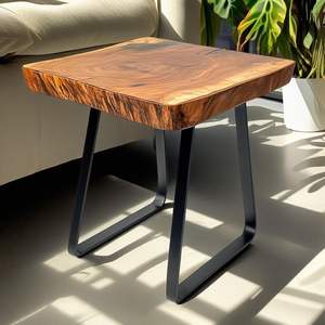 Valiosa mesa auxiliar de hierro con superficie de madera que ofrece un uso duradero mediante una fabricación de calidad y un estilo atemporal. - Product Image 5
