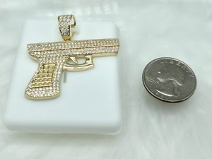 Colgante de pistola estilo hip hop con diseño de cubo de hielo, chapado en oro de 18k y moissanita, para collar de cadena - Product Image 3