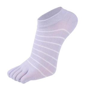 Chaussettes courtes à rayures blanches à 5 doigts, respirantes, tricotées, décontractées, pour usage quotidien, pour adultes - Product Image 2